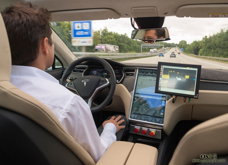 Ϊ�������˼�ʻ��TomTom�з����ܸ��µĵ�ͼ