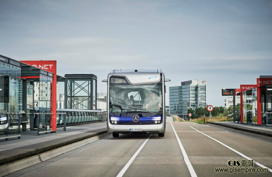 ����Future Bus��·���׿��ڹ���ϵͳ��ʵ���Զ���ʻ�İ�ʿ